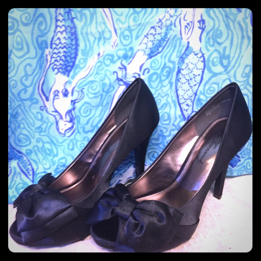 Lulu Townsend Size 9 Black Satin Bow Pumps ❤️